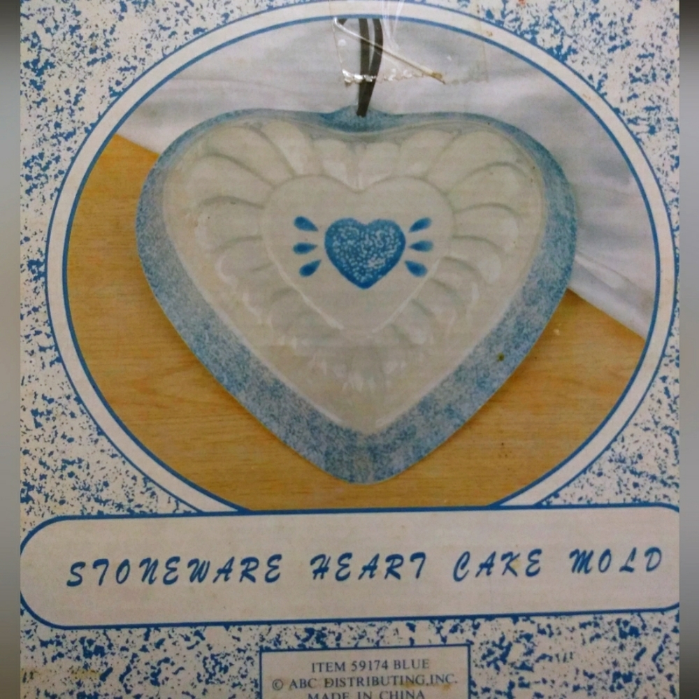 💙BRAND NEW VINTAGE NEVER USED STONEWARE HEART CAKE MOLD